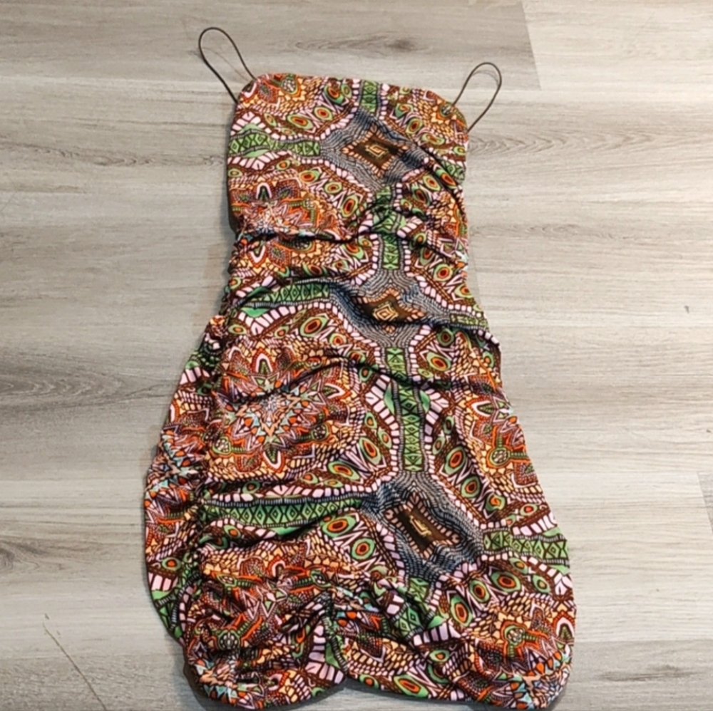 LAST CHANCE ✨ Colorful Patterned Dress with Low Back
